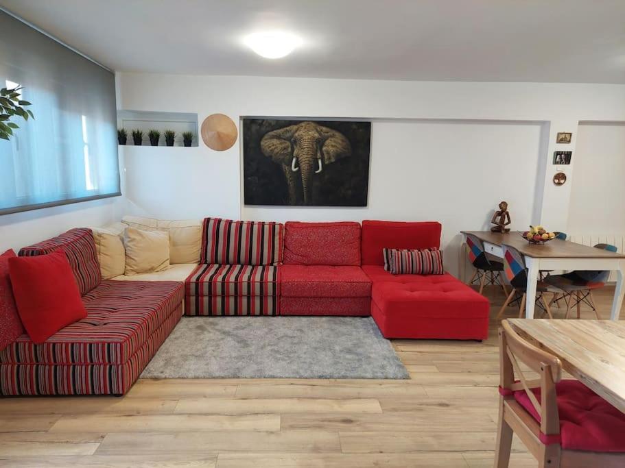 Family Apartment Andrea Alaquas Bagian luar foto