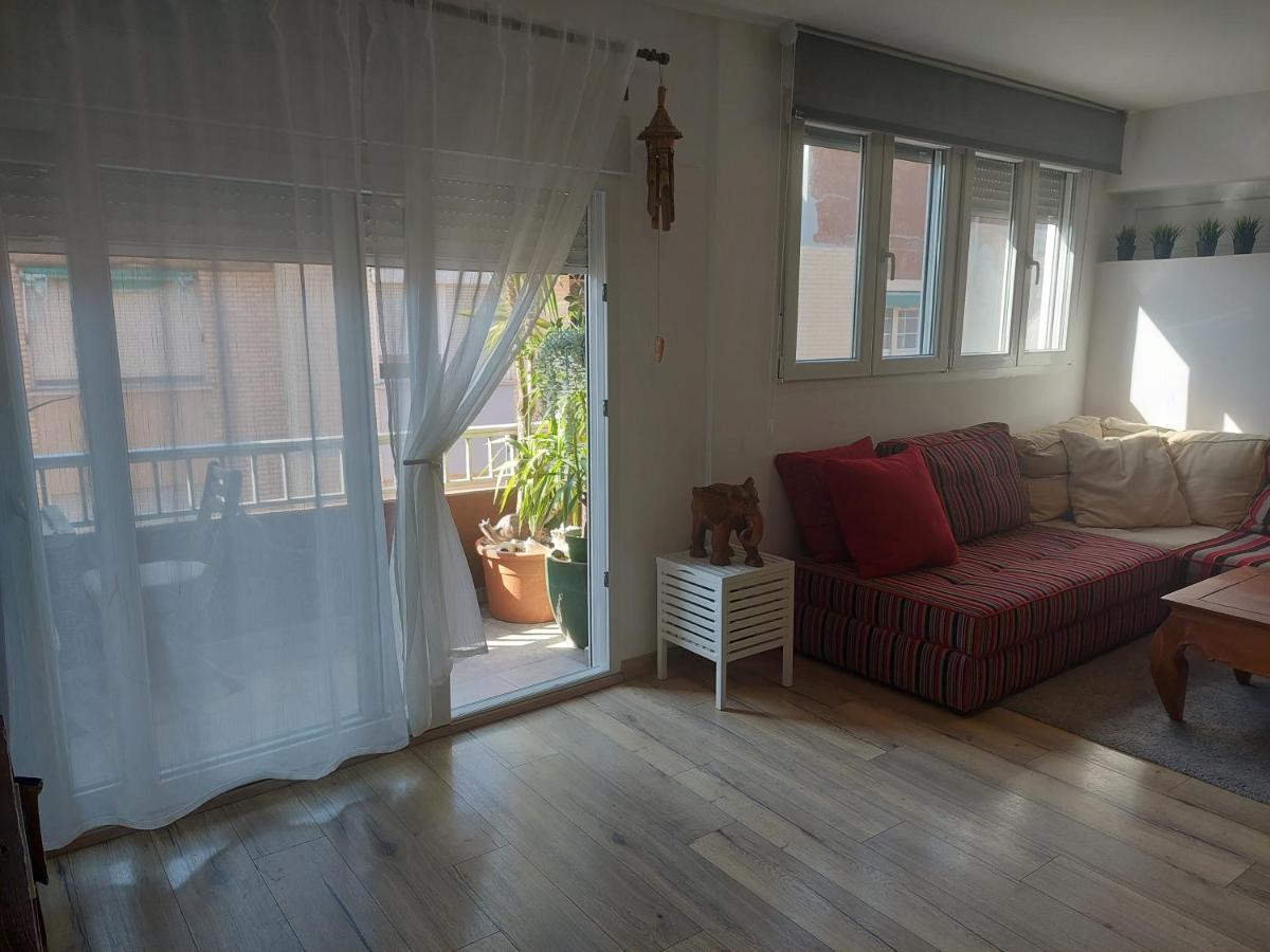 Family Apartment Andrea Alaquas Bagian luar foto