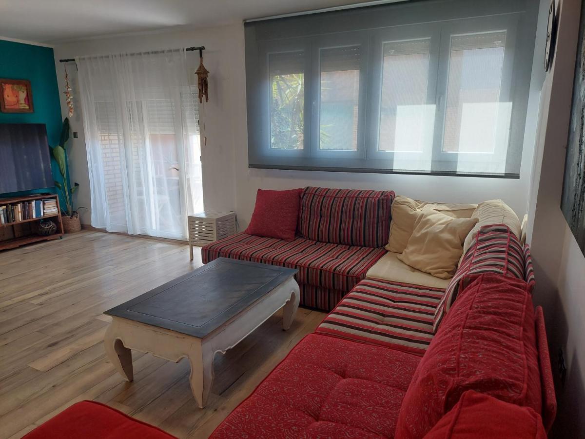 Family Apartment Andrea Alaquas Bagian luar foto