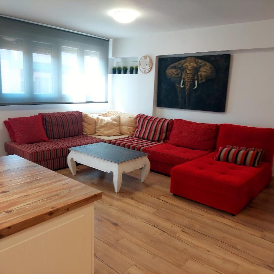 Family Apartment Andrea Alaquas Bagian luar foto