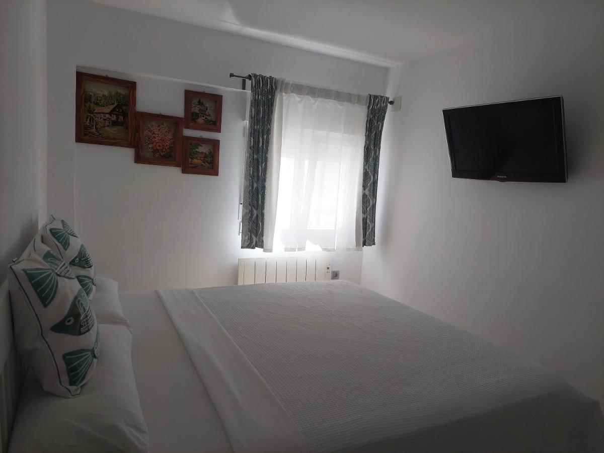 Family Apartment Andrea Alaquas Bagian luar foto